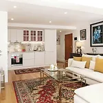 Chiado Апартаменти *